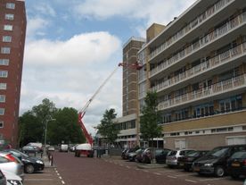 Kantoor gebouw in een straat